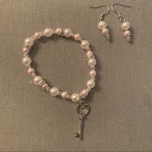 Faux pearl stretchy bracelet and earring set